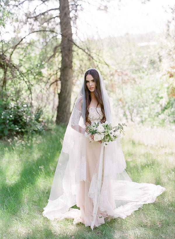 Vintage Elegance – Utah Valley Bride